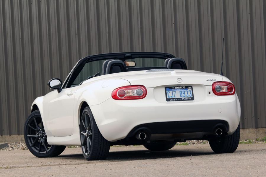  Mazda MX-5 Miata Special Edition 2012 года  (фото 24 из 31)